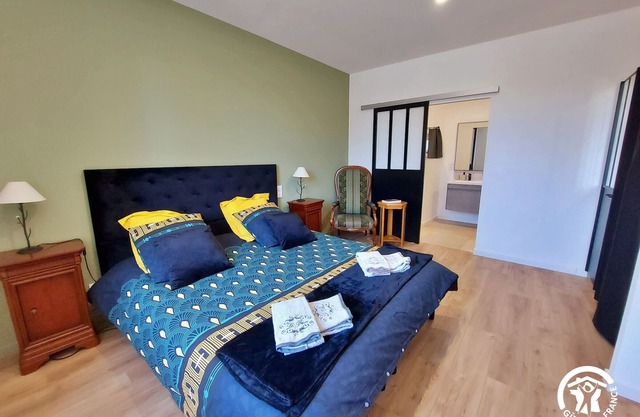 Bright cottage for 6, ping-pong, hiking, near Craon