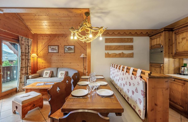 Bright Duplex with Pool Access, Near Ski Lift