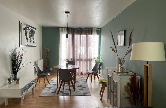 Bright, quiet house with enclosed garden