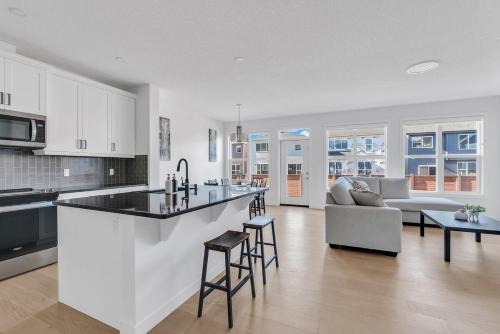 Bright Spacious House - 4mins Hospital - Dream Patio
