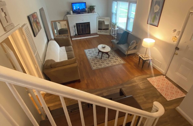 Bright & Spacious – Large Rooms, Workspace, Laundry:20mins Downtown Baltimore