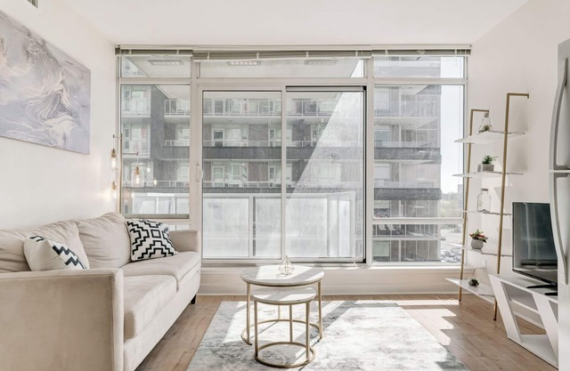 Bright & Stylish Unit | Gym+ Free UG Parking