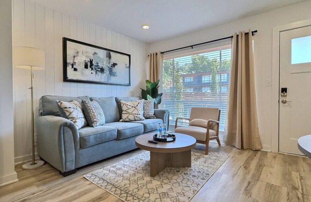 Bright & Vibrant Escape Near Downtown Hotspots