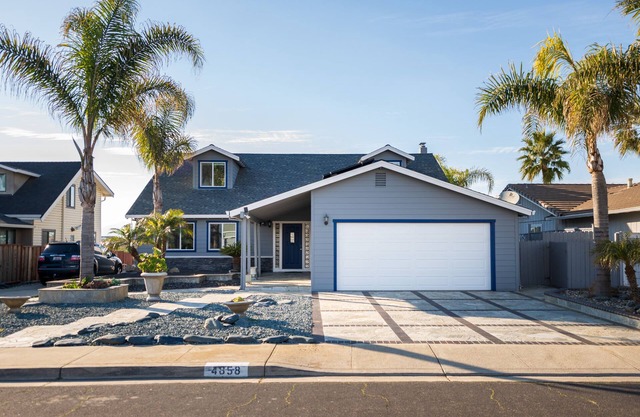 Bring the whole family! 7 Bdrm, nice deck, big dock, close to fast water💦