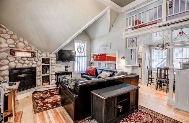 Brittany Place Condo: Great Downtown Location