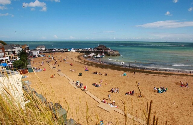 Broadstairs -stunning large family Victorian house, sleeps 8 close to the beach