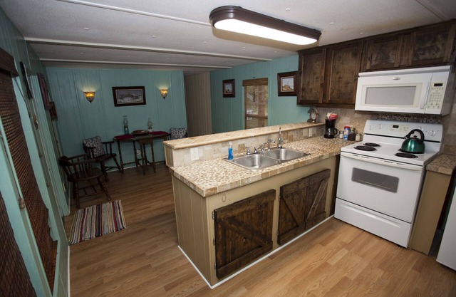 Broken Wire Ranch.No worries! Peaceful, private and safe country experience!