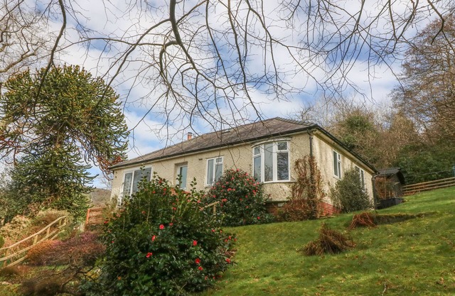 BRON ABER, pet friendly, with open fire in Arthog