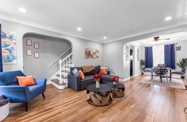 Brooklyn Townhome|9 Miles to Downtown|Sleeps 5