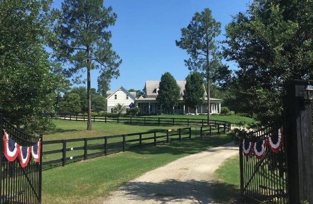 Bucolic rural getaway in the heart of Aiken's premier horse community.