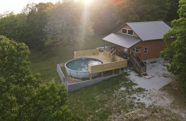 Buffalo River Rocky Ridge Cabin- Pool and HOT TUB