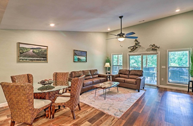 Bull Shoals Condo Retreat ~ 1 Mi to Marina!