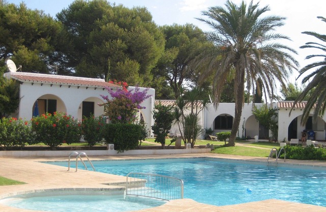 Bungalow (24) direct view, largest pool in the area and 60 meters from the sea