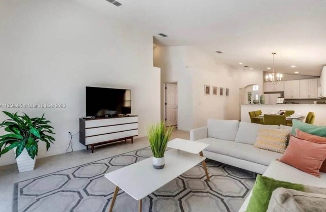 Bungalow at Watersong & pool #610