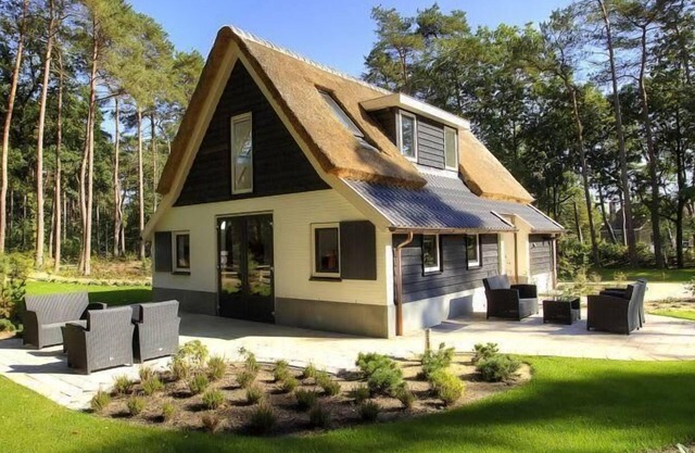 Bungalow with 6 bedrooms, infrared sauna and terrace