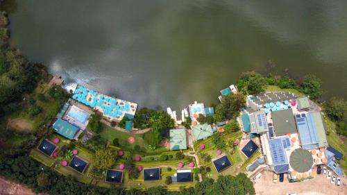 Bunyonyi Safaris Resort