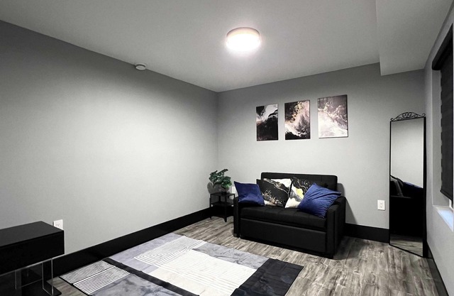 Burnaby Family-Friendly 2-Bedroom Retreat