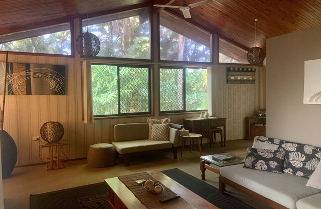 Bushland Beach Holiday House