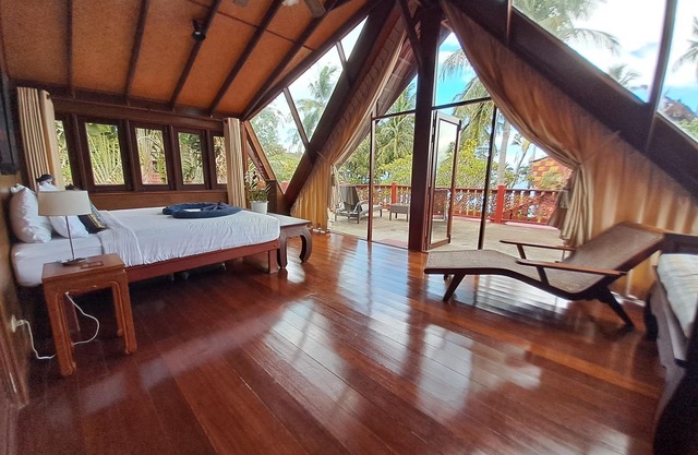 Butterfly Beach Villa in Traditional Thai Style only 20 steps from the beach
