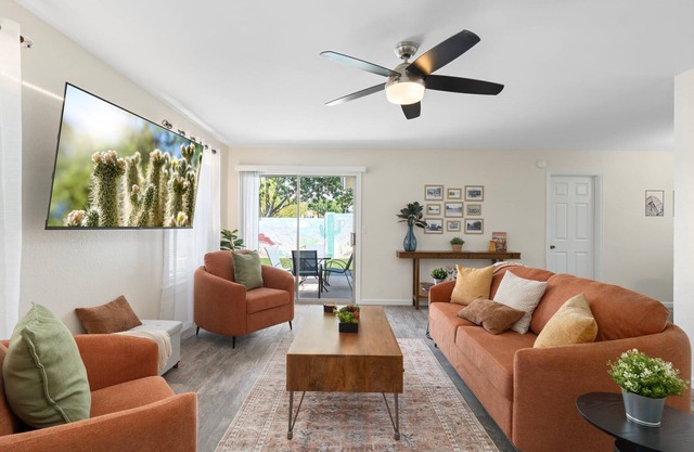 Button Bungalow, Spring Fun & Golfing, Hot Tub,BBQ