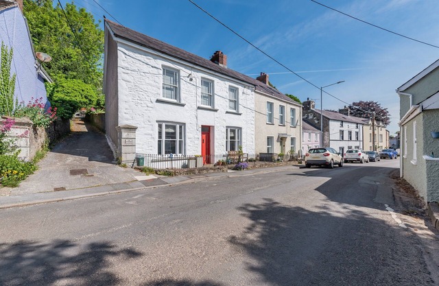 Bwthyn y Bardd - Three Bedroom House, Sleeps 6