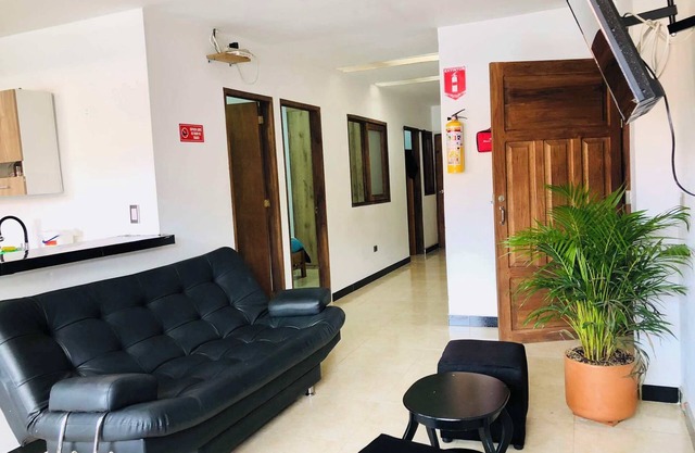 Cómodo Apartamento con Balcón y TV Cerca al Parque