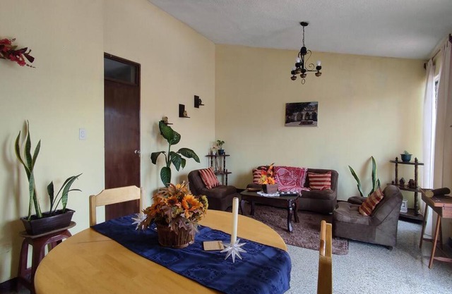 Cómodo y centrico apartamento en zona 11