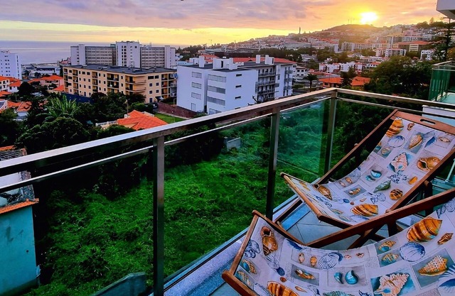 Cálido Apartamento con Vistas Panorámicas al Amanecer Sobre el mar