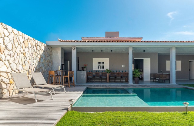 Casa RC: hot tub, infinity pool, services included, next to the sea