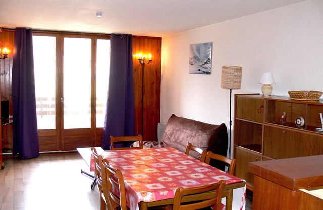 Charming Ski-In Apartment, Sleeps 6, South-Facing Balcony, Ideal for Families - Peyragudes