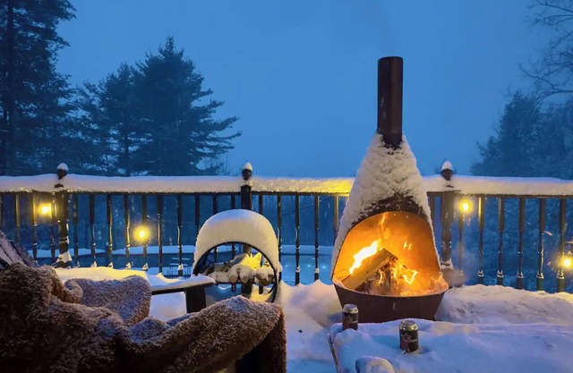 Cabin w/Mountain Views, Hot Tub, AC, Pet + Family Friendly, WFH, Fireplace