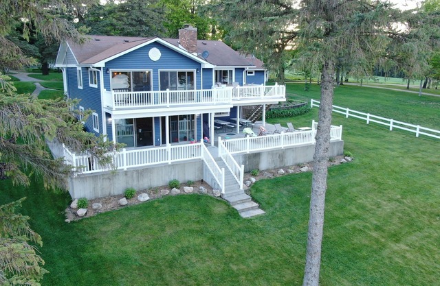 Cadillac, MI - Spacious Lake House- Boggs N. Lodge n4 bedrooms - Sleeps 12-15