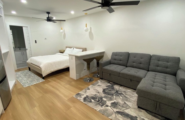 Calm Corner Retreat: Calm Escape