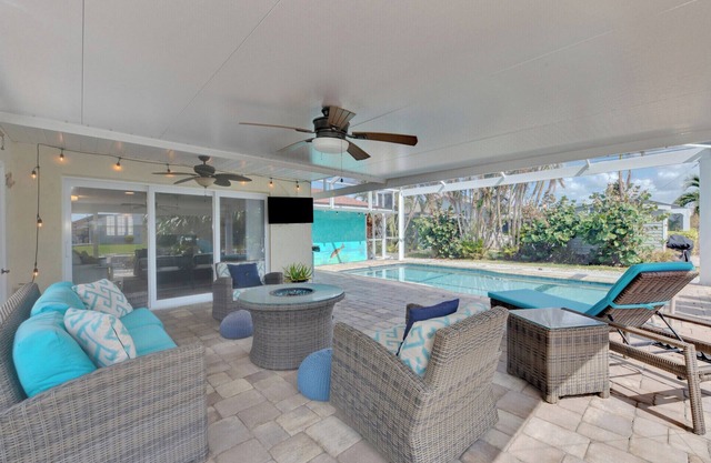 Calm Seas | Saltwater Private Pool-Canal Waterfront-Dog Friendly
