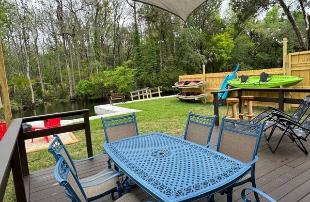 Camp Manatee-waterfront, pet-friendly, kayaks, boatslip,fire pit, fishing poles