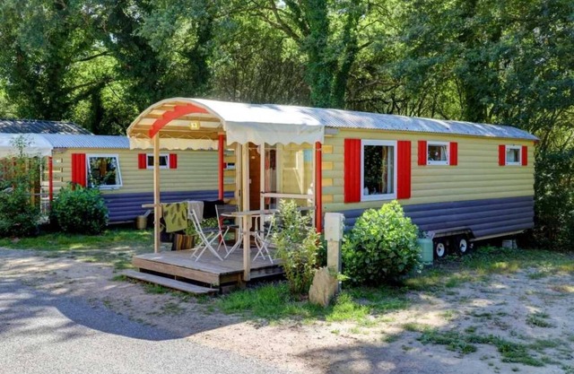 Camping 4 étoiles - Piscine - eeedcg