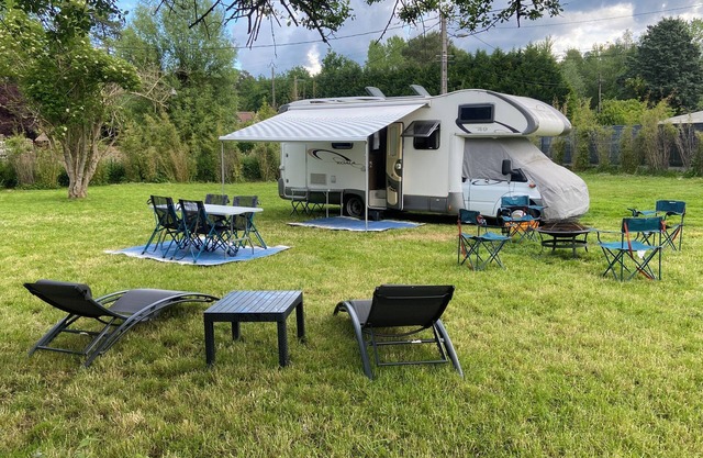Camping car au Charme de la Forêt. Forêt des Trois Pignons. Le Cul du Chien.