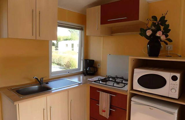 Camping des Bains * - Mobilhome 2 bedrooms 2 to 4 people - 2 pers. included in the tariff