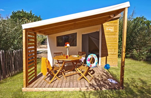 Camping Flower Beauchêne* - Fun flower Standard 3 rooms 4 people Without Sanitary