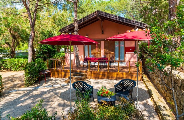 Camping Lacona Pineta