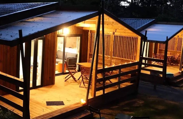 Camping Ushuaïa Villages les Pialades * - Chalet Mimosa - 47 m² with covered terrace - 2 bedrooms for 4 people