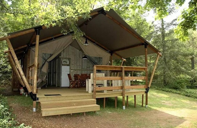Camping Ushuaïa Villages les Pialades * - Lodge WOODY 50m² with covered terrace - 3 bedrooms (with bathrooms) 6 people