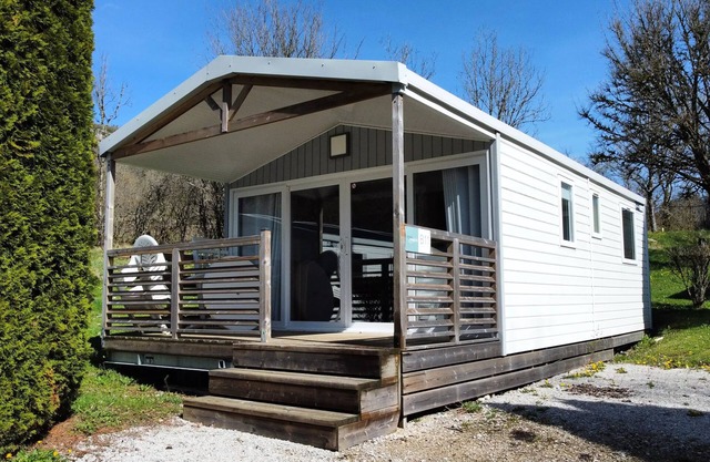 Campsite Domaine de l'Epinette* - Cottage Living Air-conditioned 3 rooms 4/5 people