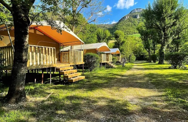 Campsite Flower Saint Lambert* - Lodge Canada 3 rooms 4 people Without sanitary facilities