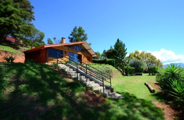 Canadian Style Log House With Spectacular Views Of Stone Chest And Mountain