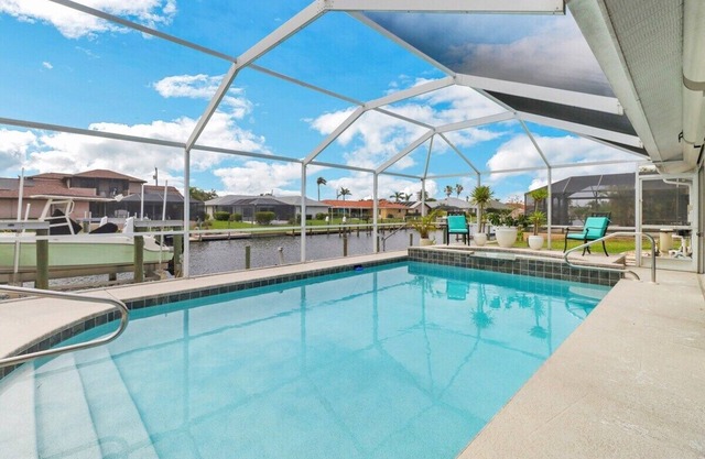 Canalfront w. Dock + Gulf Access, Heated Pool, Spa, Huge Lanai