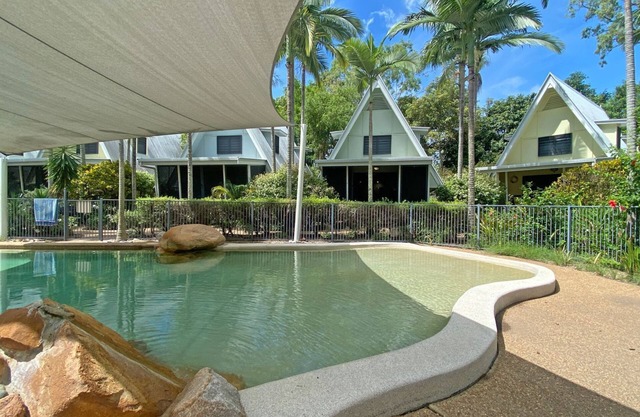 Canopy Chalet 4, Nelly Bay