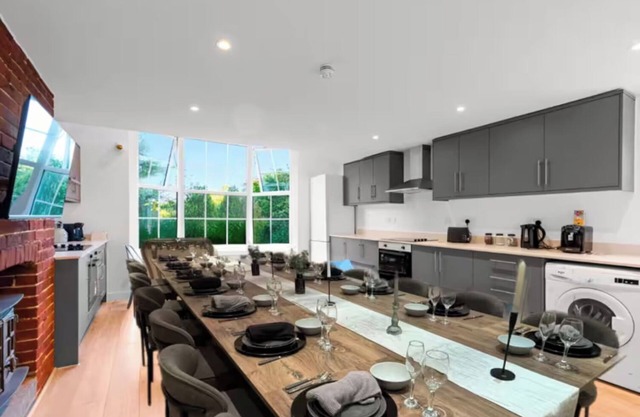 Canterbury Castle Lodge - 10 Bedroom Retreat