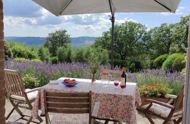 Capitorio: quiet rural spot, aromatic garden, great views