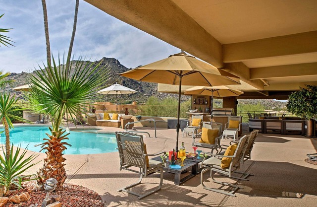 Carefree Casita w/Outdoor Pool & Mountain View!